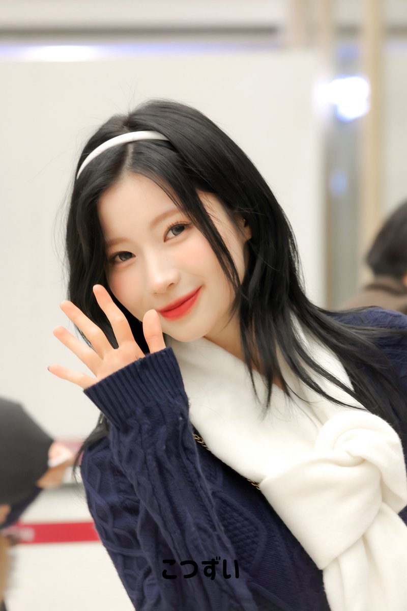 zuiworld's tweet photo. 241226 GMP HQ

so beautiful...🫶
너무 귀엽다...🥰

#ASA #아사 
#BABYMONSTER #베이비몬스터 https://t.co/L2cnDtQkQq
