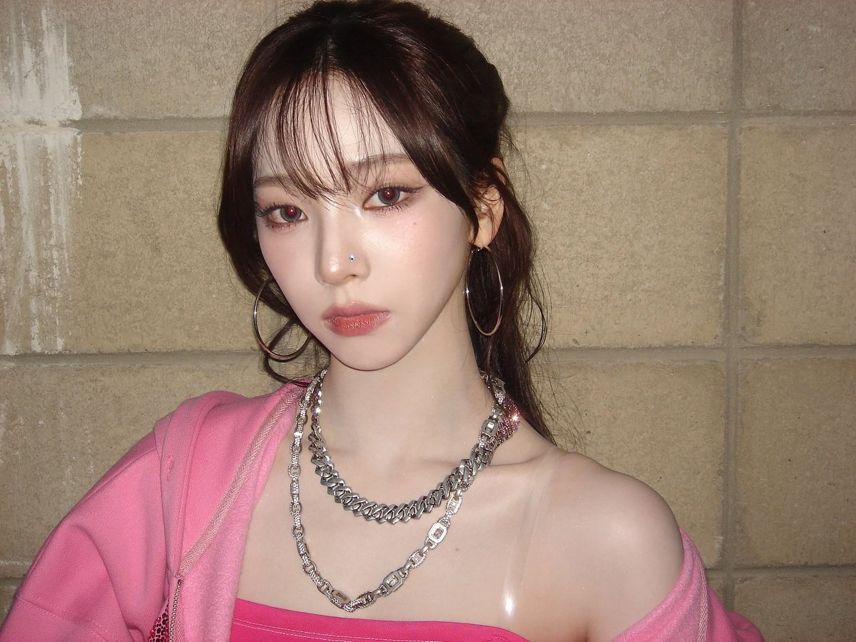 핑크후디카리나가좋다고말해