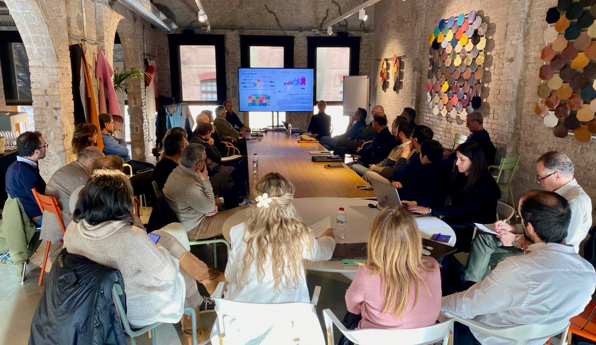 📢Convocats en Assemblea, els socis de <a href="/ClusterLeather/">Leather Cluster Barcelona</a> celebren una jornada d’Immersió Estratègica.

Gràcies a l’impuls dels seus socis, el clúster es consolida com a think tank del sector de la pell.

👉Notícia al web: tuit.cat/hoOR0

<a href="/accio_cat/">ACCIÓ</a> #Clusters #pell