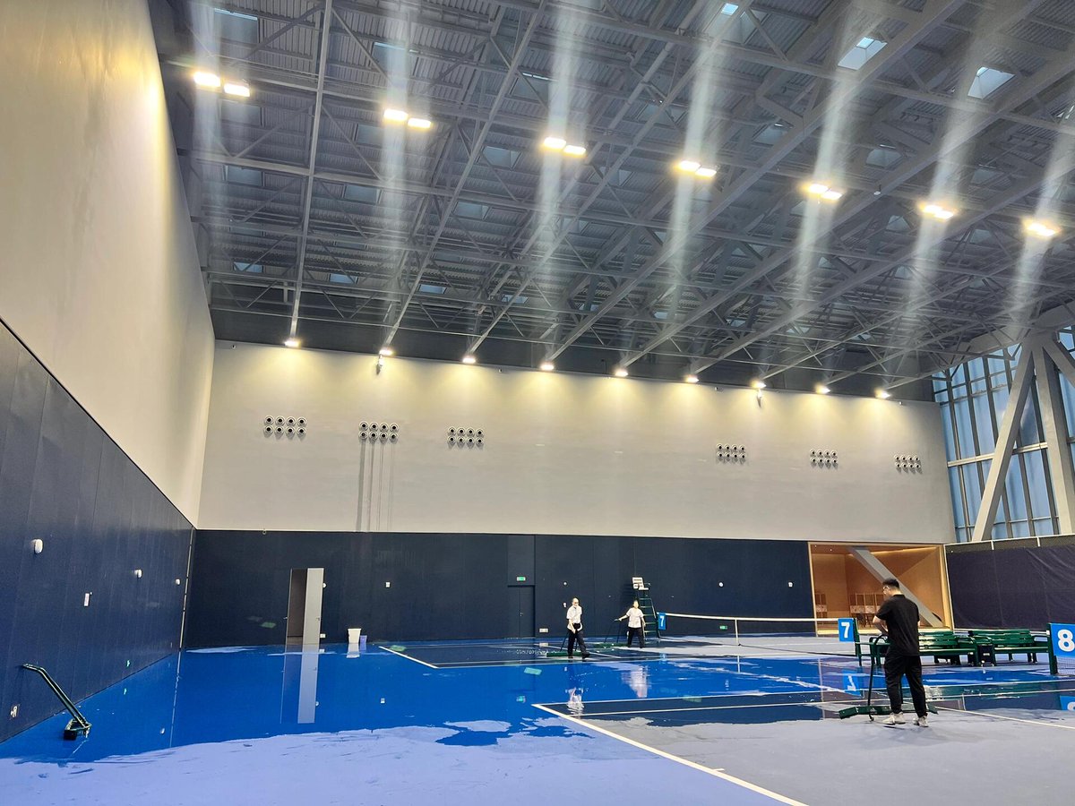 I practiced backhand and volley this morning 🎾|||I finished the backhand and volley class yesterday
I still feel confused when practicing this morning