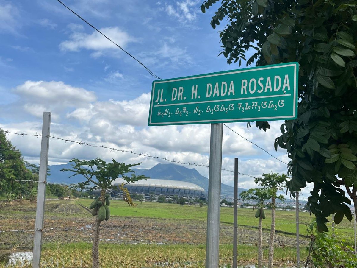 PRFMnews's tweet photo. Terus pintu masuknya di mana?

Bagi pengendara yang hendak menuju ke Cileunyi dan sekitarnya melalui tol, pintu masuk tol KM 151A tepat berada di Jalan Dr. H. Dada Rosada. https://t.co/rBgkm9tpN4