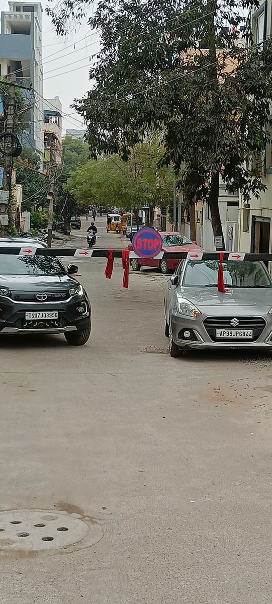 venkat_mvr8's tweet photo. @GHMCOnline @CommissionrGHMC Allwyn × Road Miyapur colony blocked the driveway which is not good as per suprem court no one is having right to block the roads and I request GHMC and cyberabad traffic police to remove. https://t.co/CthPmUWcM3