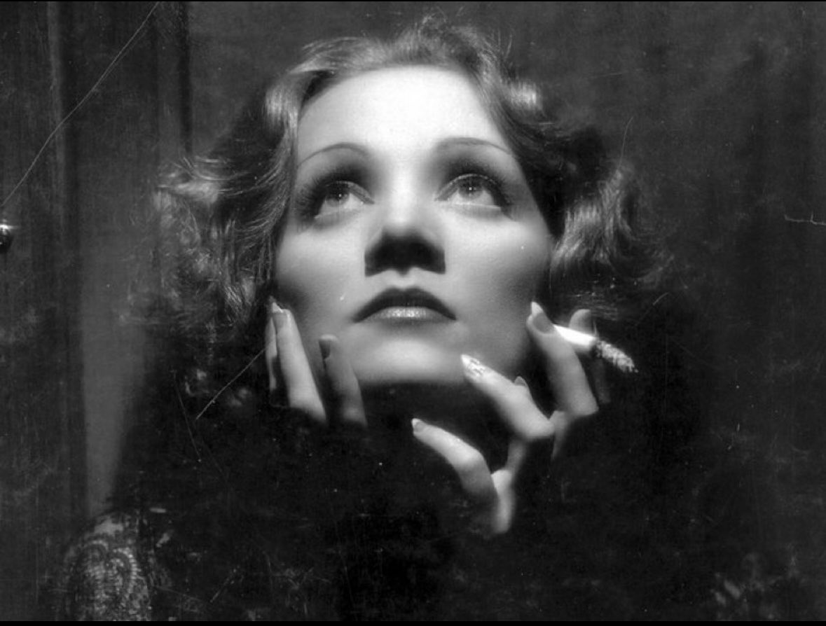 Peine01's tweet image. „Wenn ich mein Leben noch einmal Leben könnte, würde ich die gleichen Fehler machen. Aber ein bisschen früher, damit ich mehr davon habe.&quot; Guten Morgen mit Marlene Dietrich -
27. Dezember 1901 - 6. Mai 1992