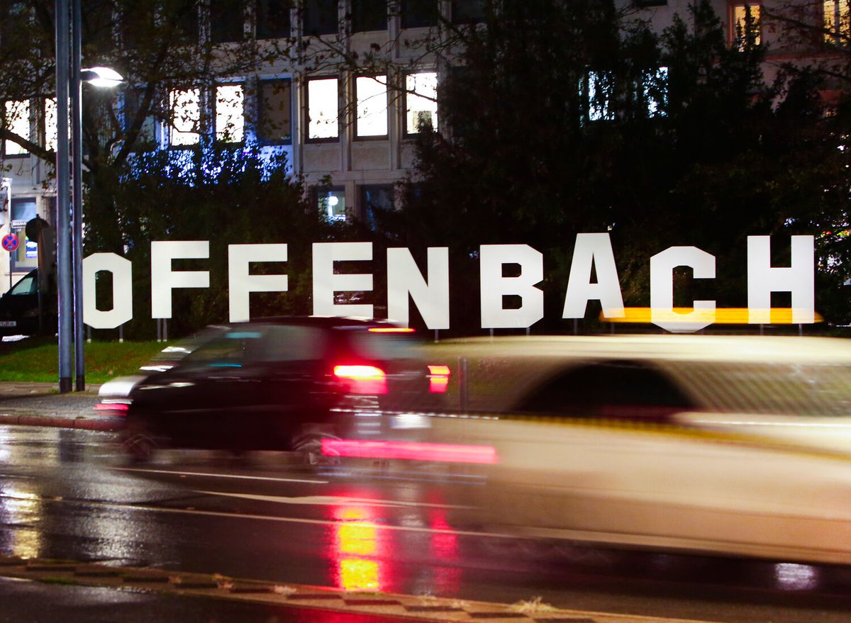 Mehr Mobilität – mit Sicherheit: Ein Rückblick auf die Entwicklungen im Stadtverkehr #Offenbach 2024. Dazu gehören unter anderem mehr Verkehrssicherheit für Fußgänger*innen, Verbesserung der Fahrradinfrastruktur und Förderung der nachhaltigen Fortbewegung.
offenbach.de/buerger_innen/…
