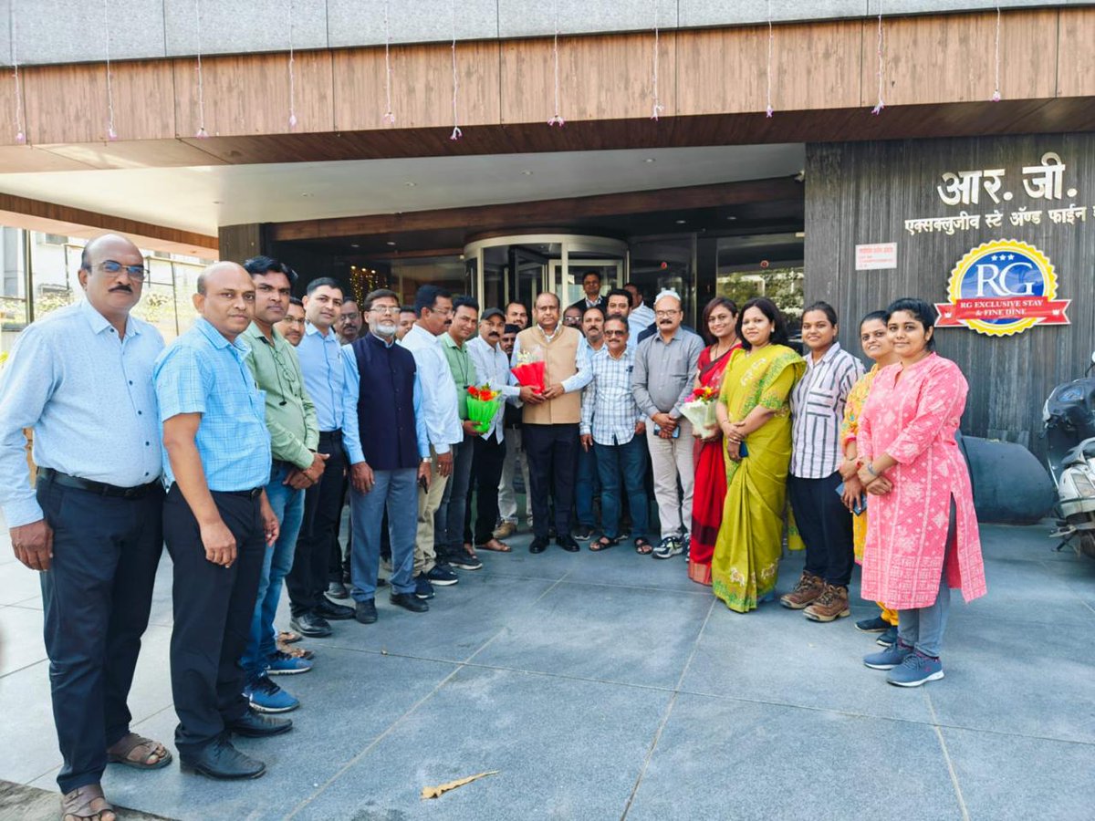 Today attend as a chief guest of National Seminar and 4th meet of PGIVAS Akola alumini association in Maharashtra.  
Also my warm welcome and facilitation by MAHAVET Akola body.

Also Visited the holy place Shegaon for Darshan
Dr UC Sharma
President VCI ,IVA