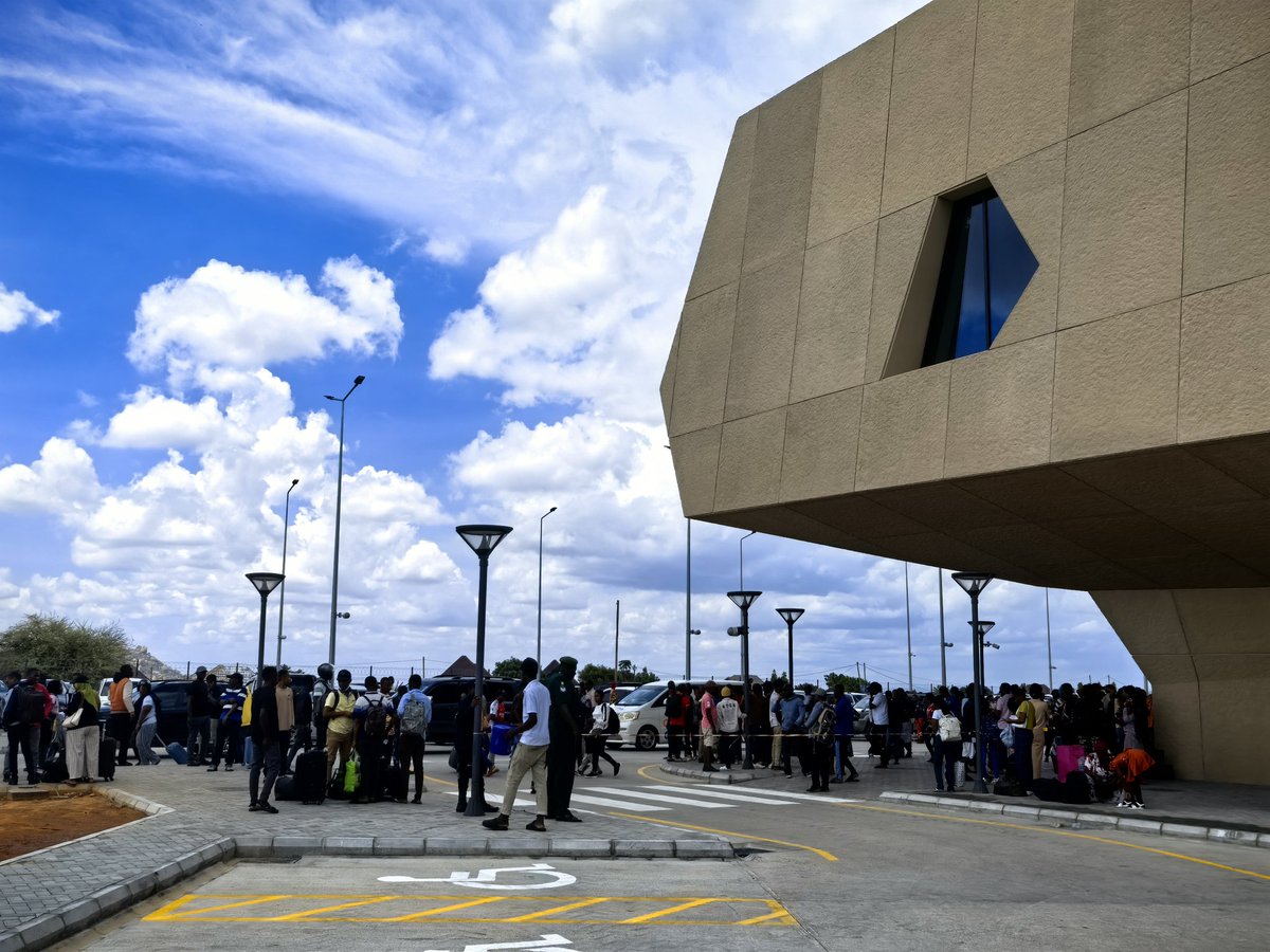 yangaza209's tweet image. WAZO LA 2025 ✨️
Ujenzi wa vyoo stand ya Dodoma #SGR na vingine  Morogoro bus stand vyenye uwezo wa kufanya 
#Automated urinalysis machines ambazo zinaweza detect various parameters kama hizi
#Specific Gravity, Measures urine concentration.
pH:Indicates acidity or alkalinity