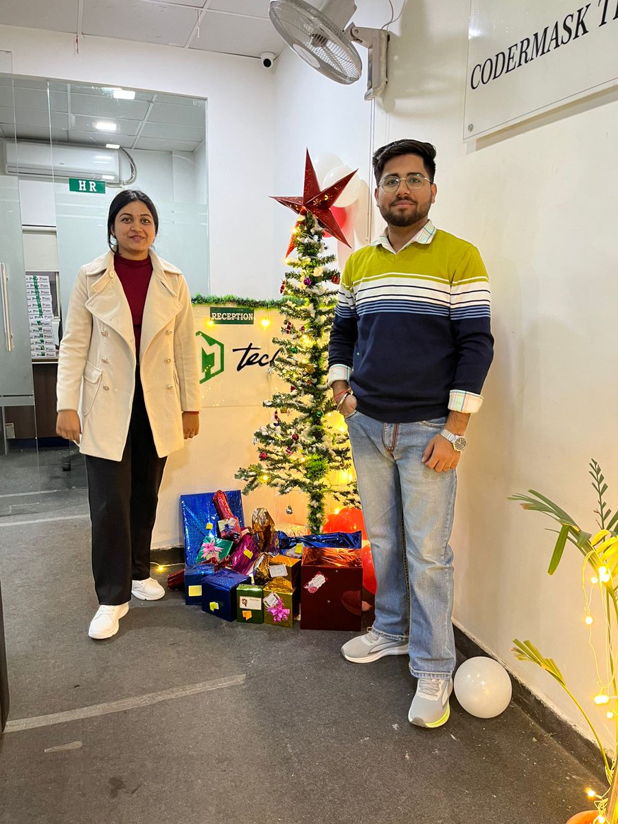 Codermask_Tech's tweet image. Office Christmas celebrations were pure magic, and the photos say it all! 🎄✨
From the claps of celebration to the joy-filled conversations, every moment was pure magic.
We wish you a Marry Christmas and a Happy 2025

#ChristmasAtWork #FestiveVibes #TeamFun #Hello2025