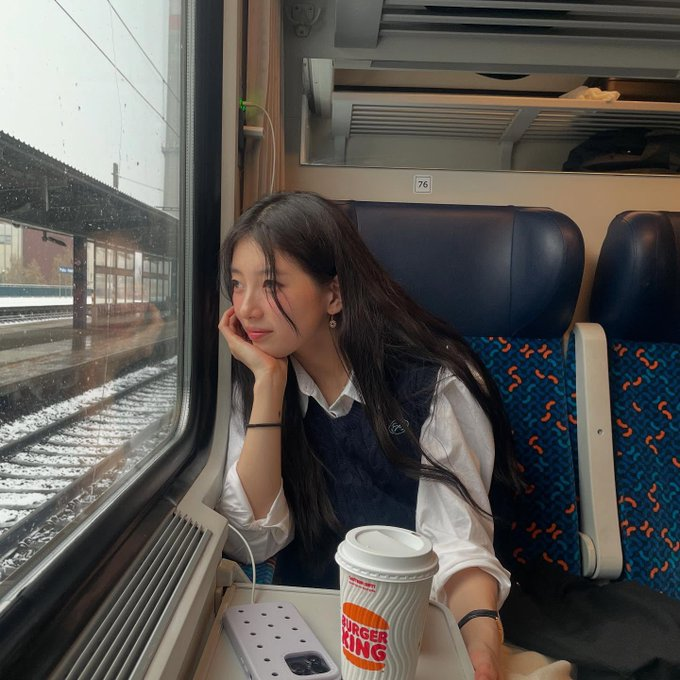 suzysmedia's tweet photo. GIRLFRIEND SUZY https://t.co/5tozQE2dS6