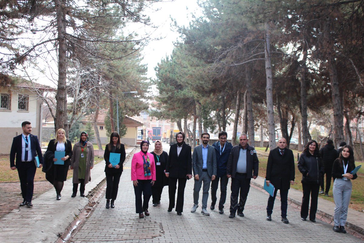 Kurul Üyemiz Av. Zennure Ber başkanlığındaki heyetimiz, Elazığ Ruh Sağlığı ve Hastalıkları Hastanesine habersiz takip ziyareti gerçekleştirdi.
🔗 tihek.gov.tr/elazig-ruh-sag…
<a href="/muharremkilic1/">Muharrem KILIÇ 🇹🇷</a> 
<a href="/BerZennure/">Zennure Ber</a> 
#TİHEK #HREIT #İnsanHakları #HumanRights #Eşitlik #Ayrımcılık