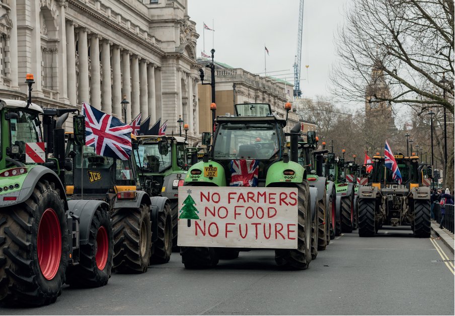 ShootingTimes's tweet photo. Farmers warn Labour: this is war

Farmers return to London, this time with tractors, to protest against the changes to inheritance tax and bring a warning of more to come. 

🔗 To read more, visit: https://t.co/fOvi9ONRfb
#farmersprotest #inheritancetaxreform https://t.co/MVOP3JXyqM