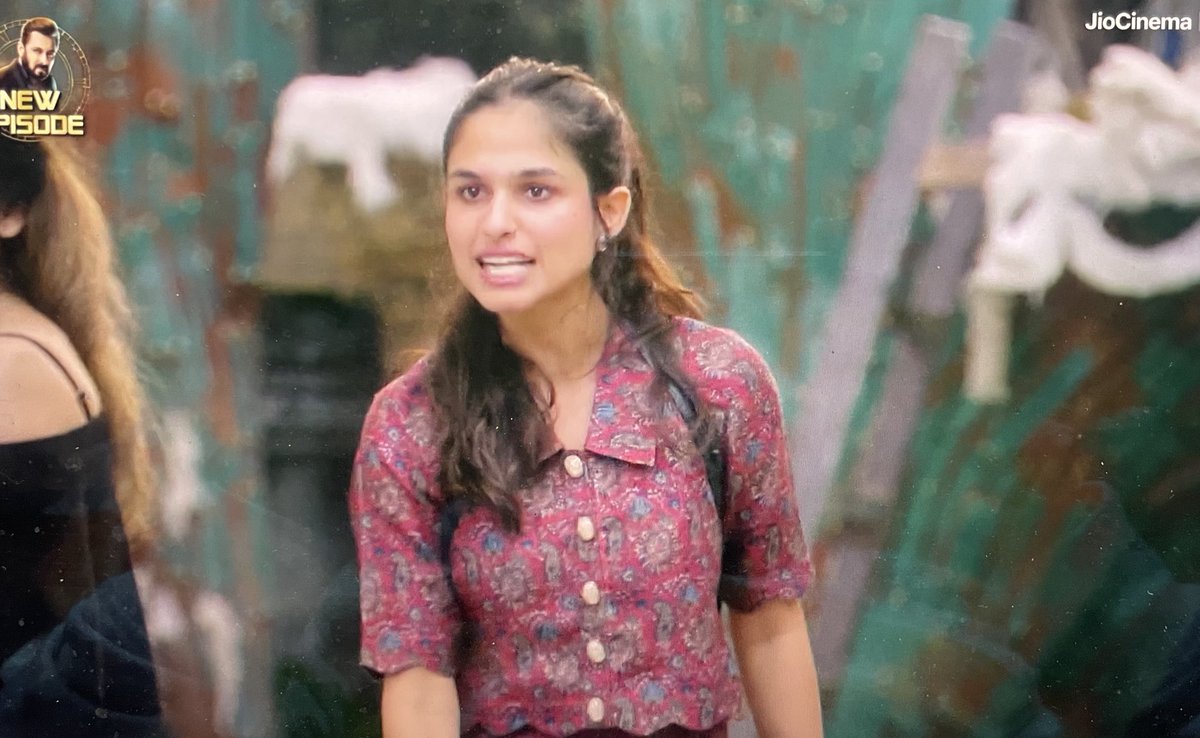 Kashish is doing by stopping the task. this “trying to ruin task” has been done multiple times in past too. N Kashish is making the MOST outta the opportunities thrown to her! 👏🏻 
#BiggBoss18 #Bb18 #BiggBoss #RajatDalal #Avisha #VivianDesna #ChumVeer #ChumDarang𓃵 #KashishKapoor