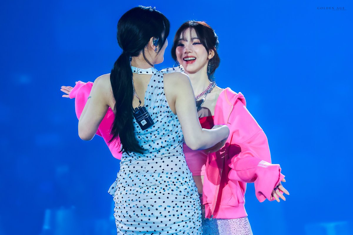 GoldenAgeYJ's tweet photo. 𝟐𝟒𝟏𝟐𝟐𝟓.

나 안아줄래? 🐶🐱

#안유진 #ANYUJIN
#카리나 #KARINA
#아이브 #IVE https://t.co/YchoKxLwzf