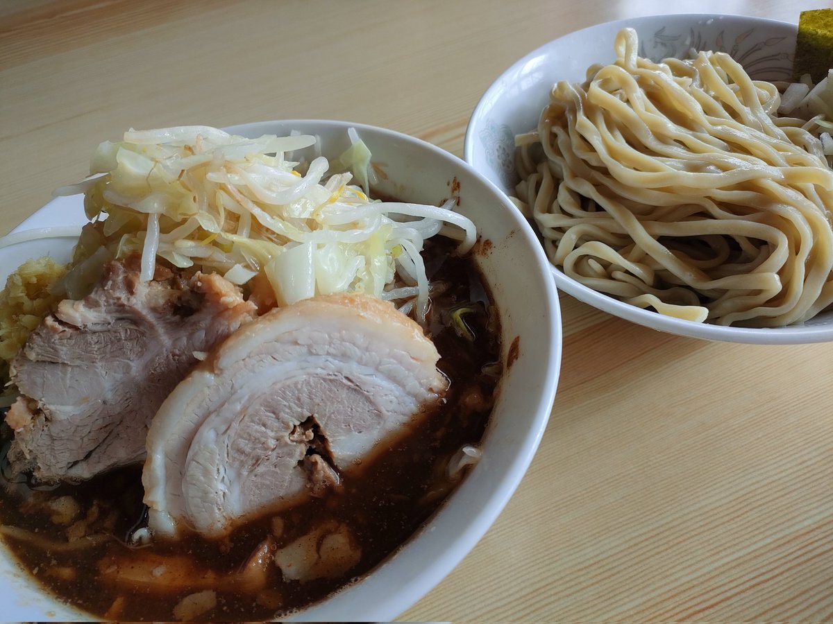 800Hiroyuki's tweet photo. 魚介つけ麺(300g)
最高に美味しかった〜🤤
お土産ラーメンも2食買ったぜ〜
良い年だったぜ〜👍 https://t.co/NPjOSyhJoJ