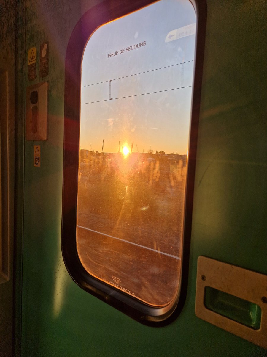 Alex🚈 (@cdbalex) on Twitter photo Du terrible drame de mardi à maintenant, mes pensées vont vers la famille, les proches de notre collègue Bruno 🚄🥹
Que cette lumière lui apporte la paix 🕯 
Nous resterons solidaire, ensemble. 
#SNCF Du terrible drame de mardi à maintenant, mes pensées vont vers la famille, les proches de notre collègue Bruno 🚄🥹
Que cette lumière lui apporte la paix 🕯 
Nous resterons solidaire, ensemble. 
#SNCF