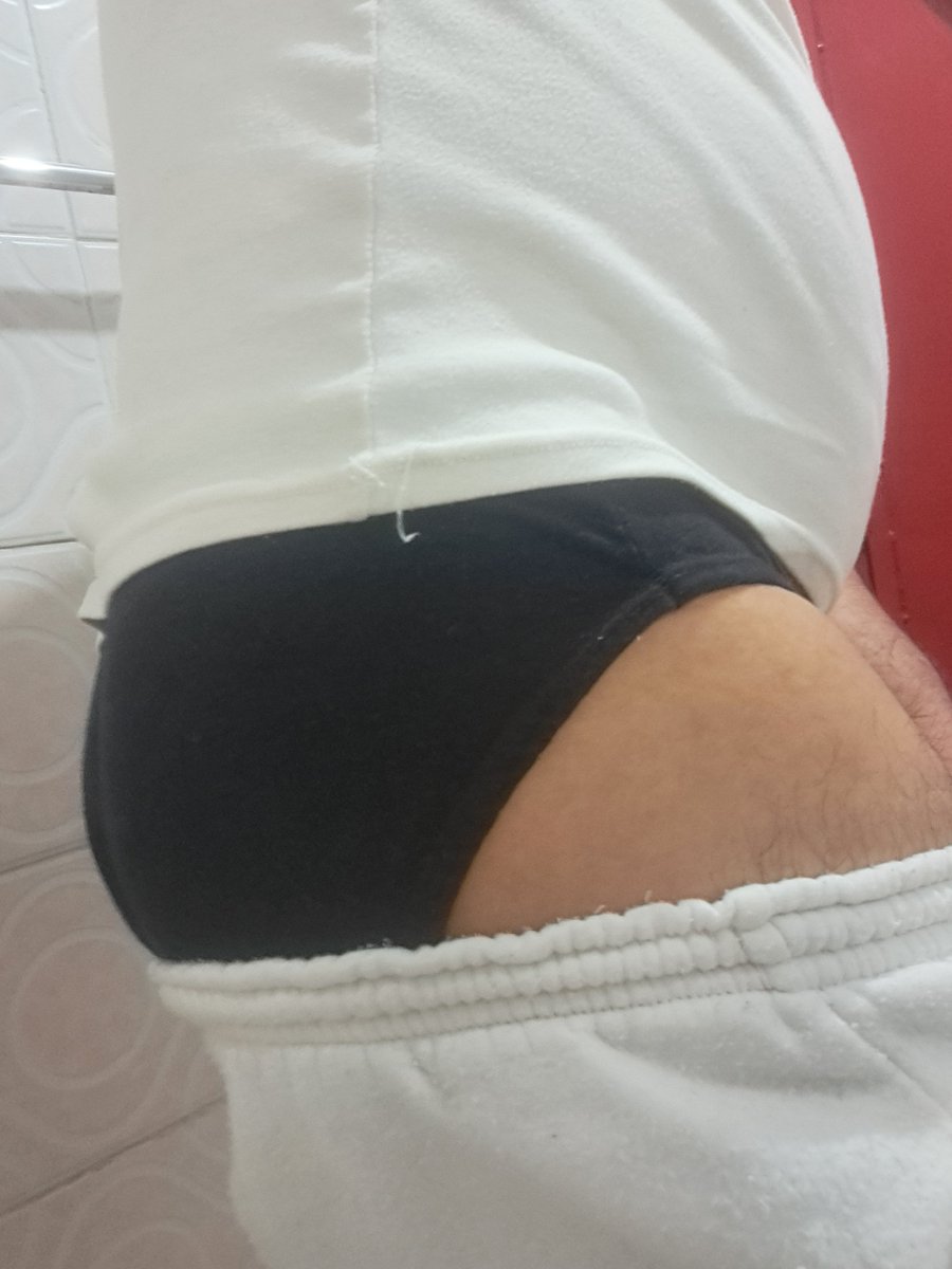 Que tal ropa blanca y calzon negro??