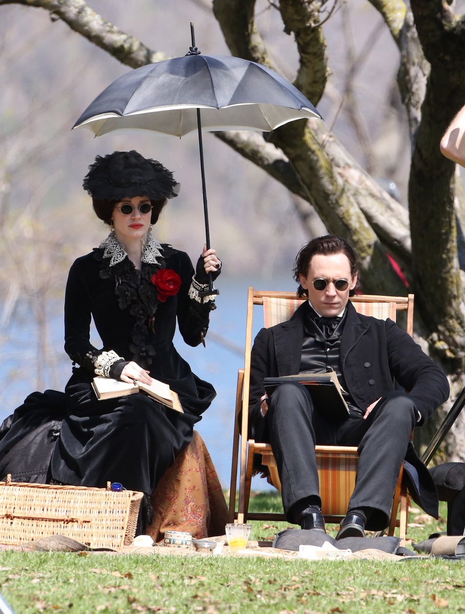 worldreads's tweet photo. bae &amp; I frolicking post-nosferatu https://t.co/Dm6tv3ZKTz