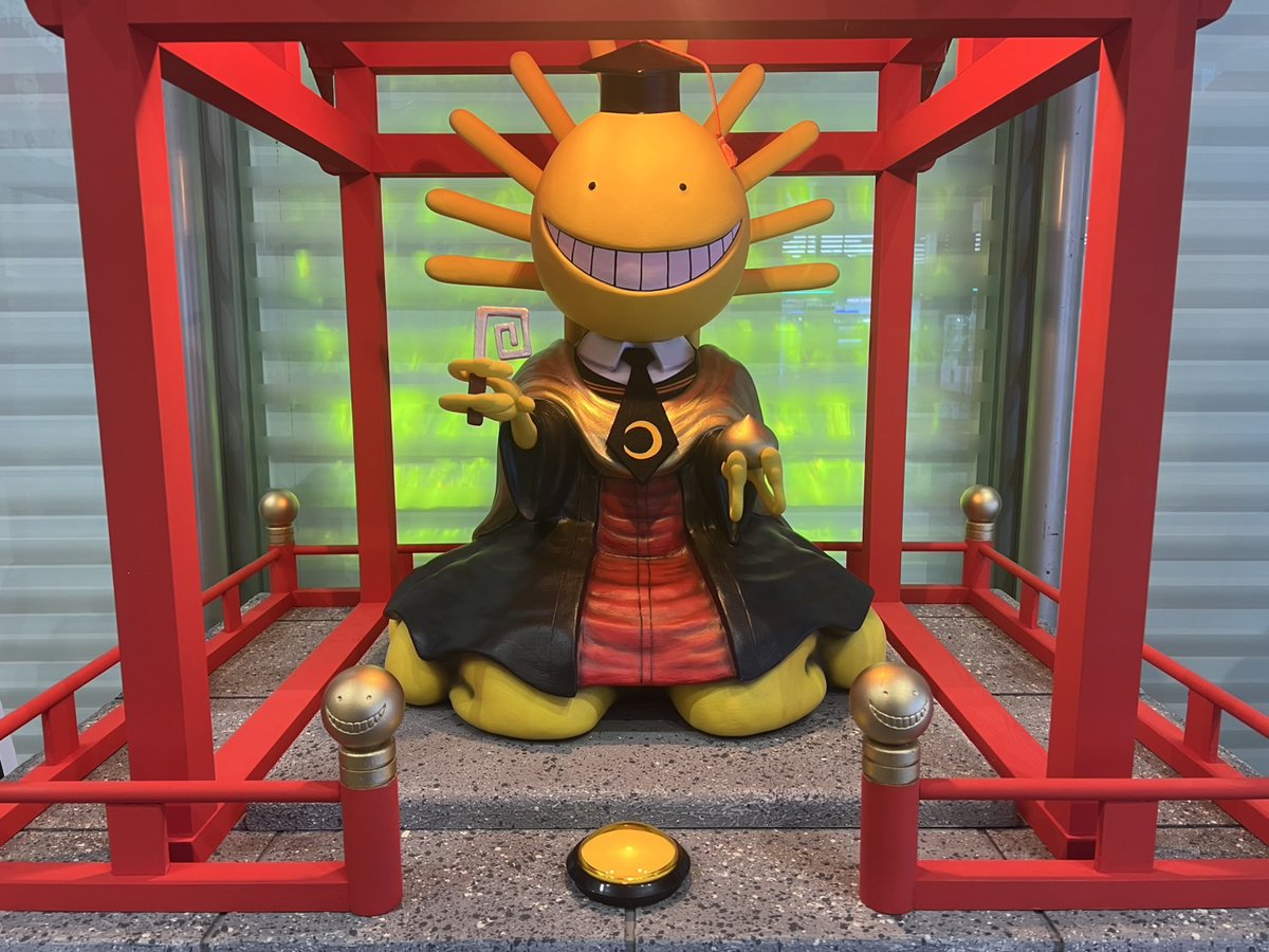 【#暗殺教室10th】
 ⛩️本日より殺せんせー神社復活⛩️

期間限定でお台場・フジテレビ本社屋1Fの
フジテレビモールにて殺せんせー神社を展開中‼️
10周年記念ビジュアルのキャラクタースタンディも展示中🌈
ぜひ遊びに来てくださいね✨

#暗殺教室