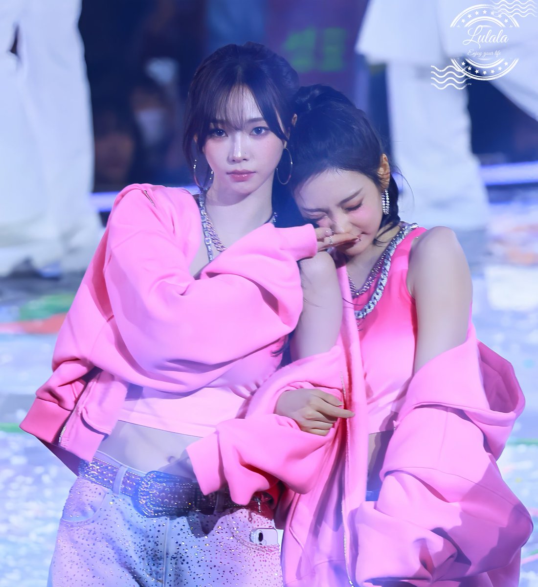 Lulala517's tweet photo. 241225
Happy Christmas ���🤣🫢🫢

#aespa #æspa  #에스파 
#Karina #劉知珉 #유지민 #지민
#Ningning #寧藝卓 #닝이줘 #寧寧 https://t.co/qyVL2Z1Sgb