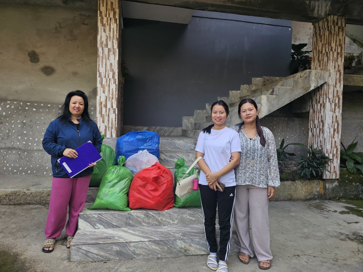 yami_lazi's tweet photo. Received winter clothing from Ms. Koj Aniyo, courtesy of her kindness from Ziro. We are grateful for your contribution. May God bless you with happiness and success.
#ngo #ClothDonation #NGOMonitor https://t.co/e10vManGuQ