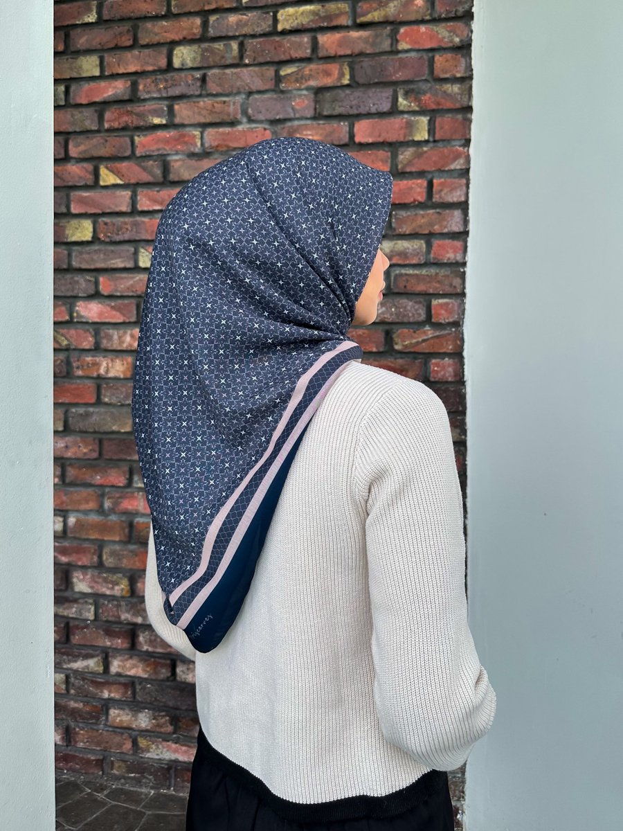 syzleenanisa's tweet photo. I nak belanja 1 SET tudung cantik for FREE and rm100 cash 🕊️🤍

Dari kiri 1,2,3,4,5 mana satu pilihan hati? 

RT, like and quote this tweet. In 72 hours i pilih. Goodluck!✨ https://t.co/iZJglCo5Od