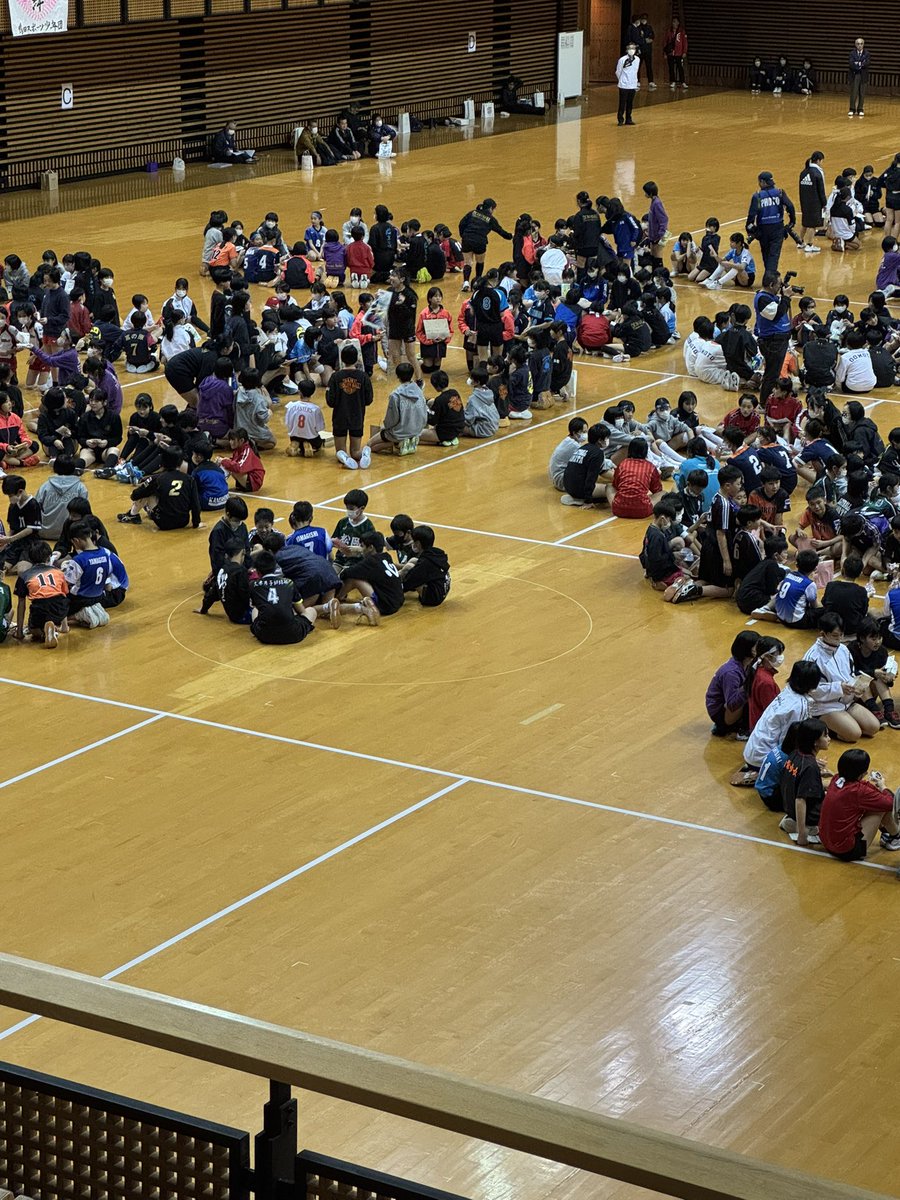 HigashiEasters's tweet photo. 午前中練習して、午後から開会式です！
そしてその後は他県との交流会。
#元全日本 の #佐伯美香 さんがきてくださって、お話しをして下さいました🏐 https://t.co/p9jwjaVQSa