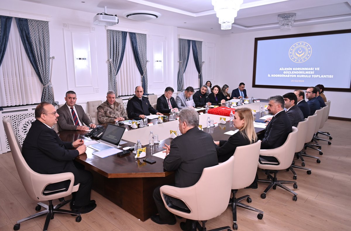 AydinValiligi's tweet photo. Vali @YakupCanbolat başkanlığında

Ailenin Korunması ve Güçlendirilmesi İl Koordinasyon Kurulu Toplantısı  gerçekleştirildi.

📍Valilik Toplantı Salonu https://t.co/HI5mDpe8Y1