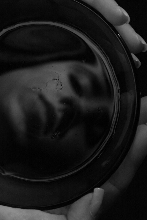 Fotografías de “La Soledad” proyecto fotográfico. marcnadal.com/proyecto-fotog…
.
#Soledad #Photography #broke #eyes #sad #Fotografia  #onirico #retrato #rostro #espejo filmmaker #actor #dailypic #photooftheday #instadaily  #bestoftheday #picoftheday  #photowall