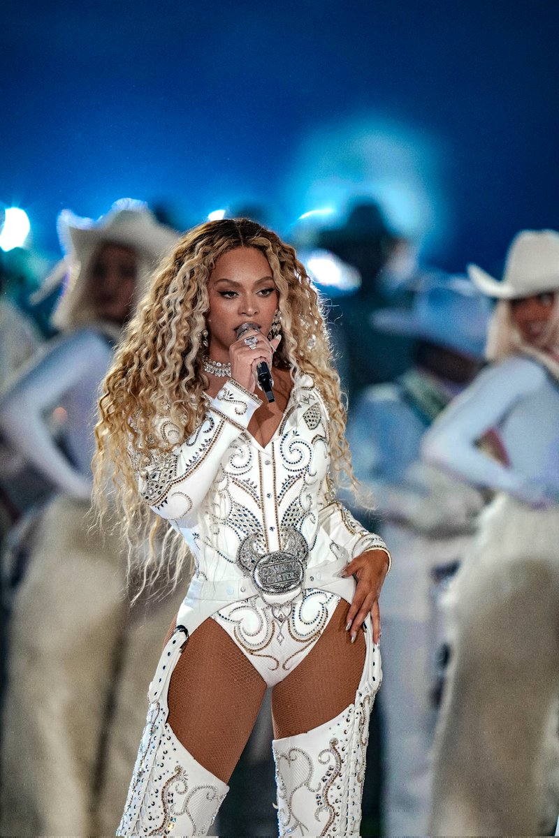 poisonhoneybee_'s tweet photo. BEYONCÉ 4K https://t.co/zVVKyY6EU2