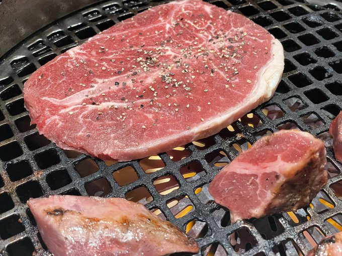 肉焼きに来た😄
珍しくシトのおごり✌️ 