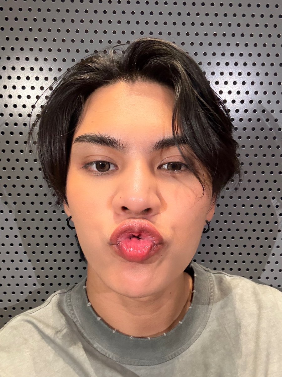 จู๊ดดดดด อัฟเตอร์นูนค้าบ 😪 มีคนแอบเซลฟี่ตัวเองเก็บไว้ในเครื่องผมครับ <a href="/fort_fts/">FortFTS (福福) #มหาสมุทร 🌊</a> 

#Fortfts #ComeFortZon #BabyFeat