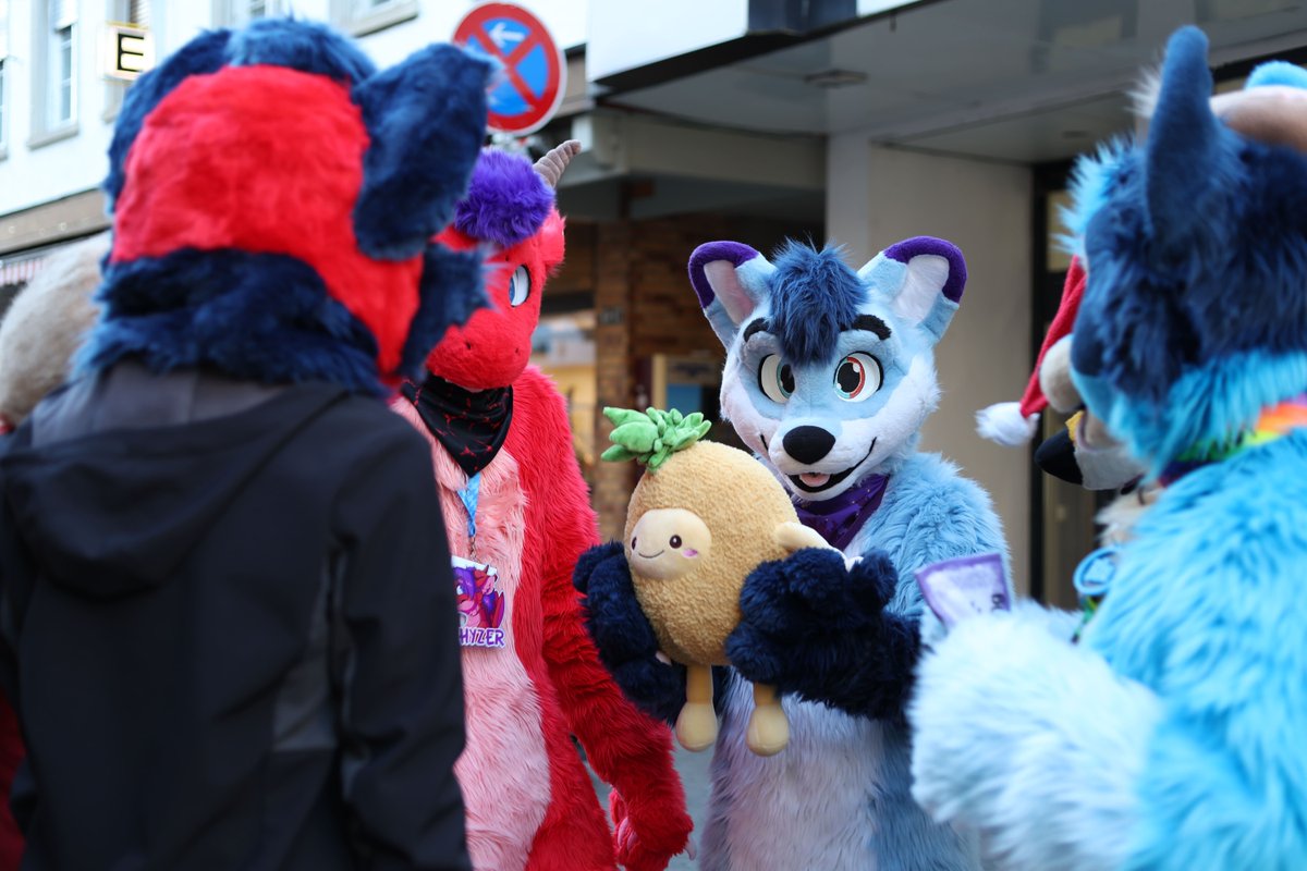 Some more snapshots from the fursuitwalk in Aschaffenburg together with the blue foxowo <a href="/FoxKasco/">Kasco | @kasco.bsky.social</a>! 
At some point, it all led to us just praying to my pineapple LOL

Photos taken by @xstrypes, <a href="/NukumiDoragon/">Nukumi_Doragon</a> 

#FursuitWalk #Aschaffenburg #Furry  #FursuitFriday #Fursuit #dragon