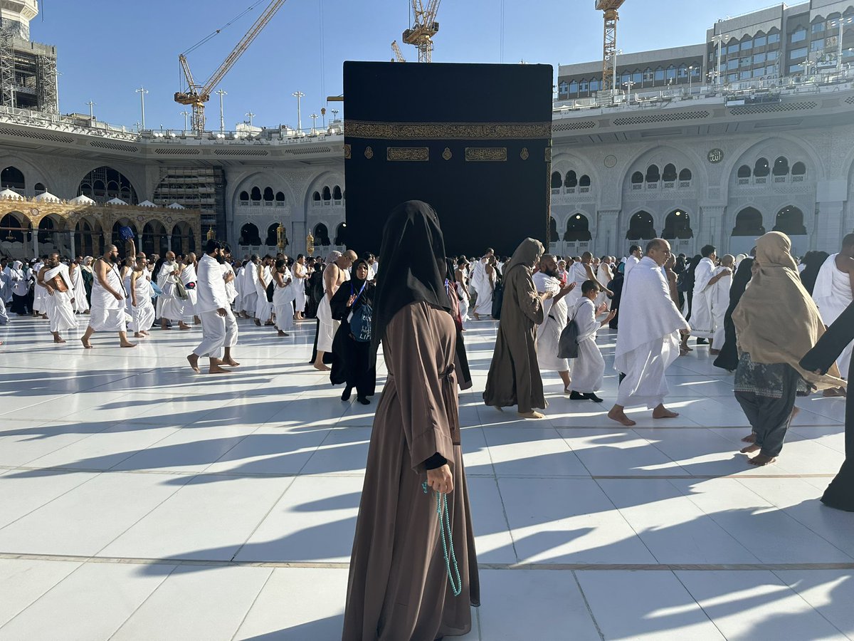 Completed my first Umrah 🕋Alhamdulillah for this blessing and the chance to wear the hijab 🤲 The past 4 months have been a journey of reflection and growth, discovering new parts of myself. Super grateful for this opportunity. May God bless us all ♥️