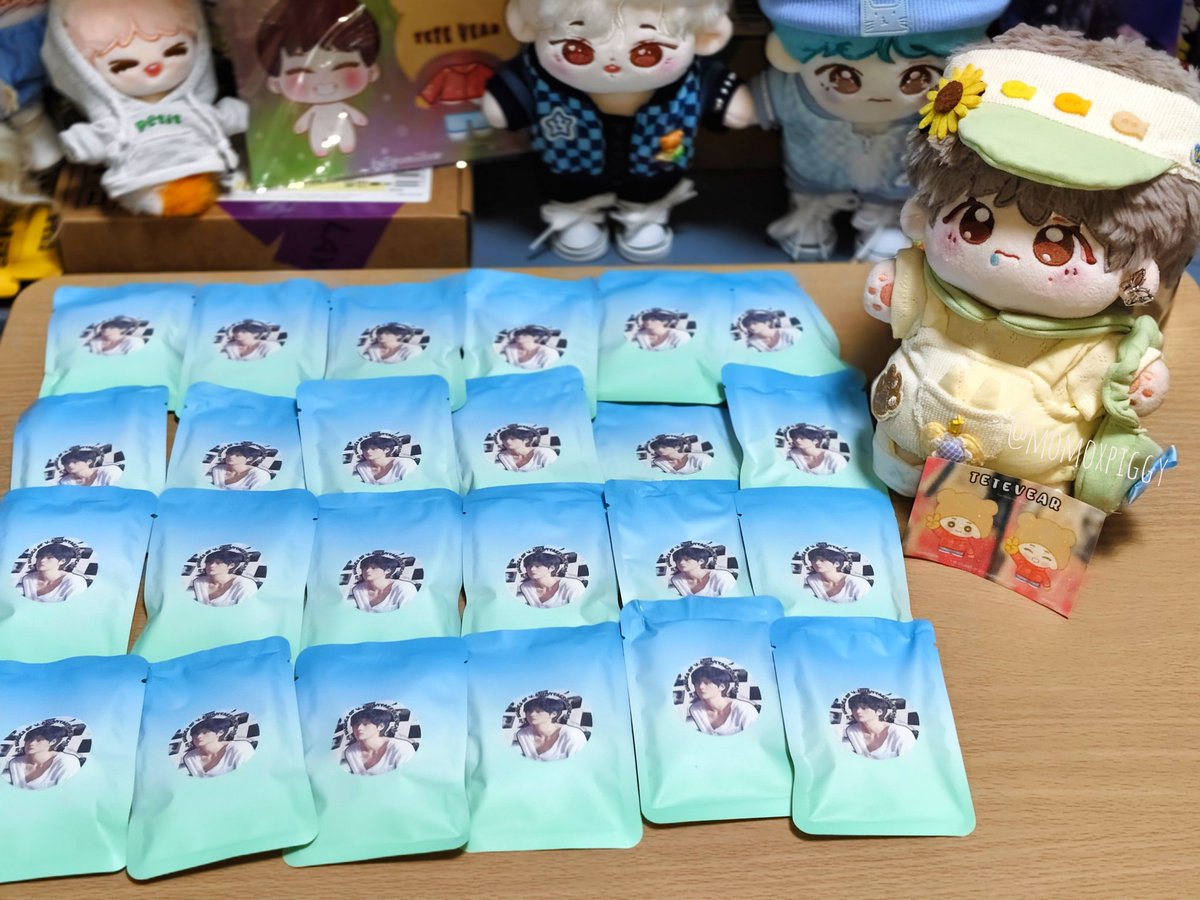 momoXpiggy's tweet image. Tammy and I will be distributing these cute freebies lovingly made &amp;amp; prepared by @itsmamiiibear 
I'm so excited, see u all tomorrow!

@VEventsPH 
#29ShadesofV 
#VantaefulEvent 
#tammy #taehyungdoll