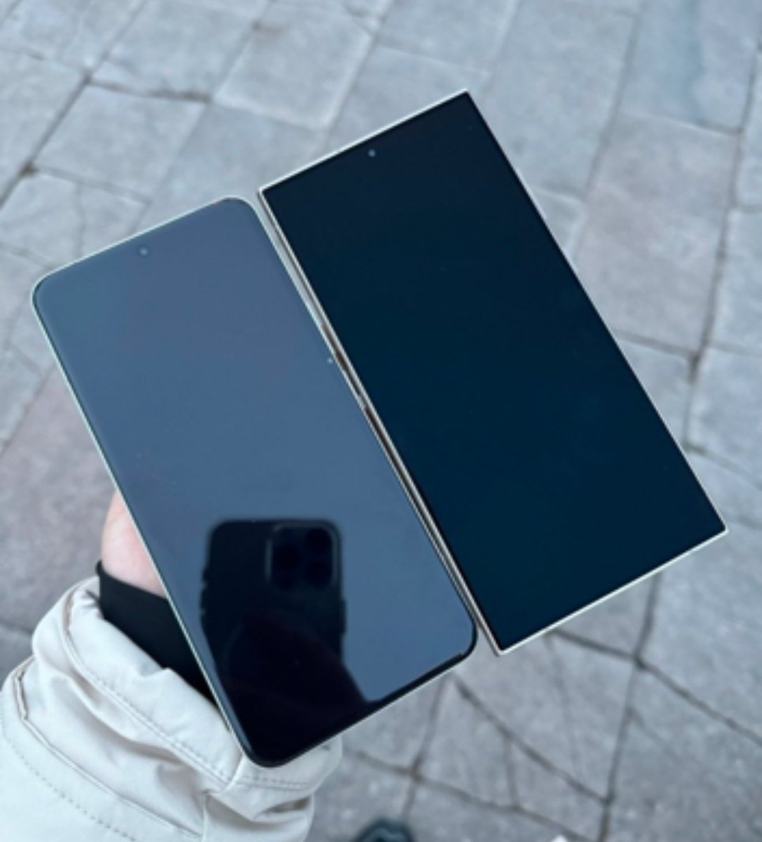 AnxiousHolly's tweet image. the difference is night and day 
photo by @UniverseIce