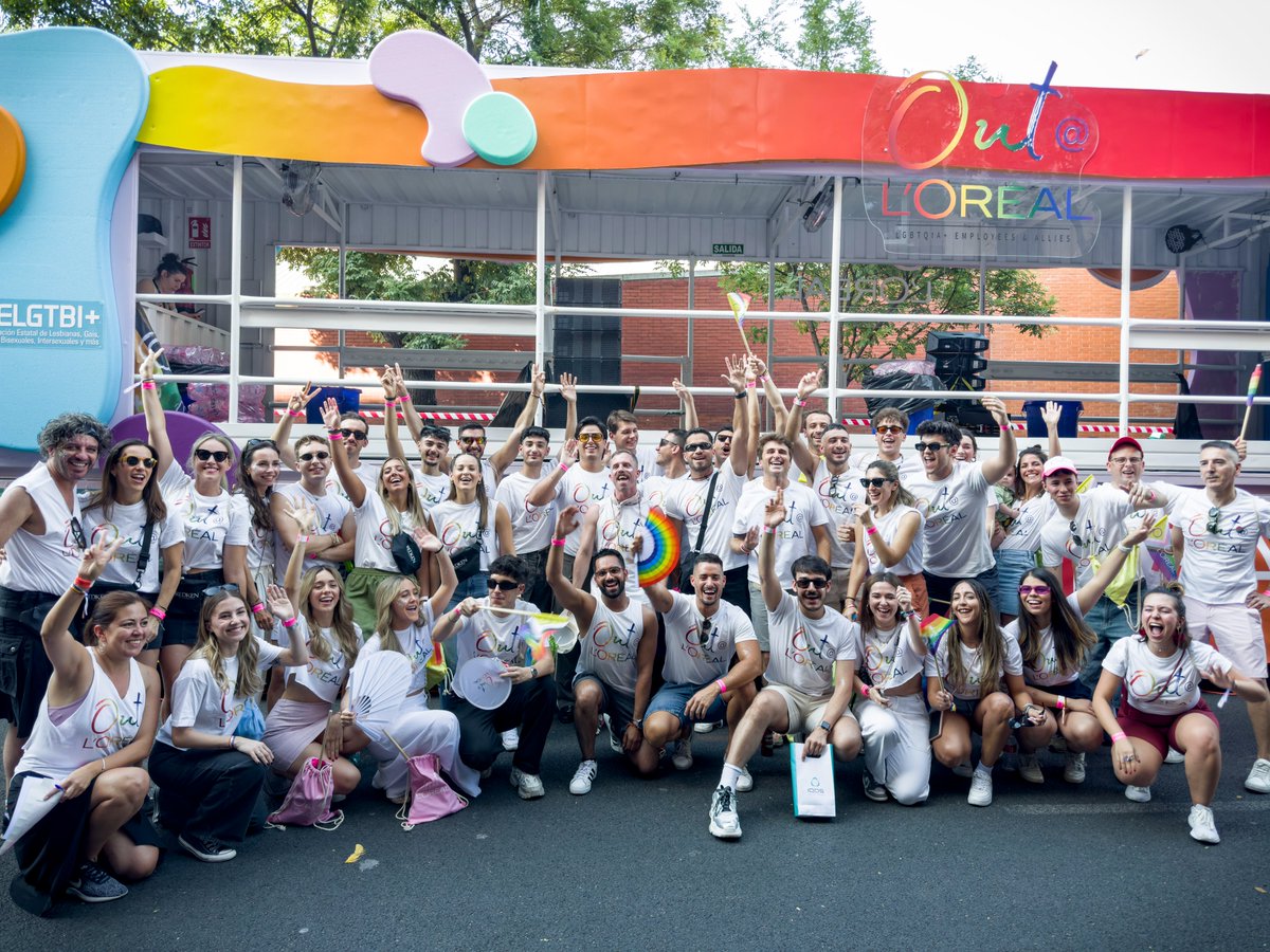 lorealspain's tweet photo. ¡Despedimos un año lleno de logros y momentos inolvidables!
Gracias a quienes han hecho que 2024 haya estado repleto de momentos que reflejan nuestro compromiso con la ciencia, la sostenibilidad y la inclusión. Así, #CreamosLaBellezaQueMueveElMundo. En 2025, ¡vamos por más! 💪 https://t.co/lXreu0eynz
