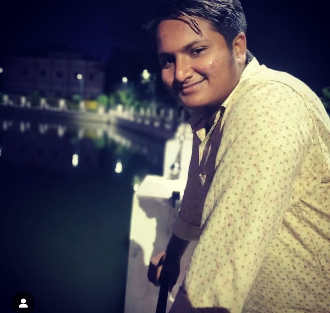 NeelimaEaty's tweet image. Two people were killed in a bike accident in Madhapur today when their speeding bike skidded off the road and collided with a divider. The victims from Borabanda died, one at the scene and the other on the way to the hospital. #Madhapur #Hyderabad #BikeAccident