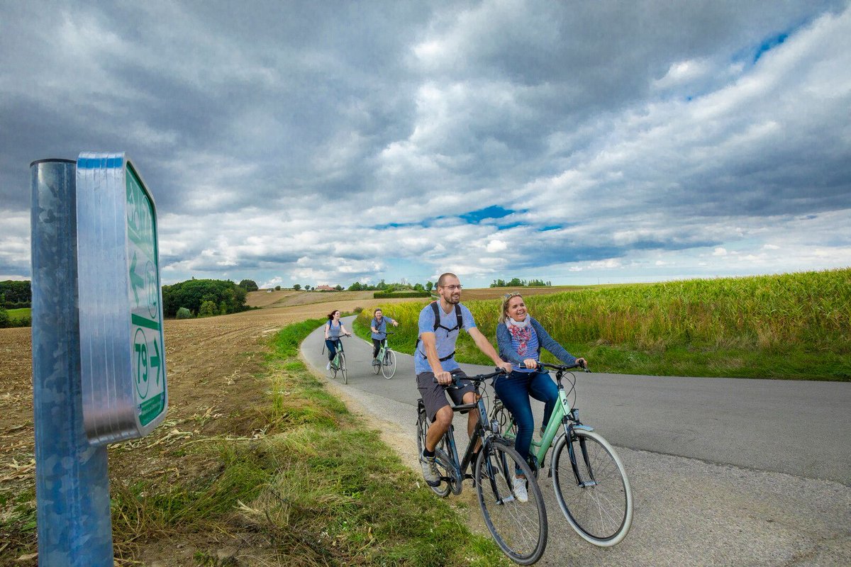🚲Een beter en veiliger fietsnetwerk creëert meer verbondenheid. 
📺Televisiezenders en culturele organisaties vinden elkaar. 
Maak kennis met het programma Interreg France-Wallonie-Vlaanderen! 
buff.ly/4gsJ1l0