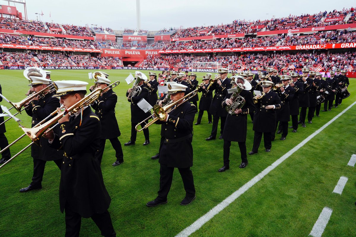 GranadaCF's tweet photo. 🎺 La @bandagranpoder acompañará al Granada CF en la Cabalgata de Reyes, vestida de rojiblanca y deleitando con villancicos y canciones navideñas. https://t.co/ko1bwSvufb
