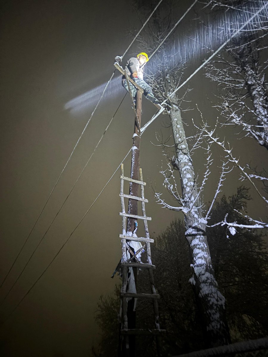 Official account of KPDCL (@kpdclofficial) on Twitter photo "Brave hearts of KPDCL! Restoration of faulty feeder during heavy snowfall & late night hours by field warriors of KPDCL." #KPDCL
<a href="/diprjk/">Information & PR, J&K</a> <a href="/OfficeOfLGJandK/">Office of LG J&K</a> <a href="/nasirsogami/">Nasir Sogami</a> <a href="/DullooAtal/">Atal Dulloo</a> <a href="/cekpdcl/">CHIEF ENGINEER, DISTRIBUTION, KPDCL(PDD)</a> <a href="/ErAaquibSWDeva/">Er Aaquib S.W Deva</a> <a href="/RisingKashmir/">Rising Kashmir</a> <a href="/GreaterKashmir/">Greater Kashmir</a> "Brave hearts of KPDCL! Restoration of faulty feeder during heavy snowfall & late night hours by field warriors of KPDCL." #KPDCL
<a href="/diprjk/">Information & PR, J&K</a> <a href="/OfficeOfLGJandK/">Office of LG J&K</a> <a href="/nasirsogami/">Nasir Sogami</a> <a href="/DullooAtal/">Atal Dulloo</a> <a href="/cekpdcl/">CHIEF ENGINEER, DISTRIBUTION, KPDCL(PDD)</a> <a href="/ErAaquibSWDeva/">Er Aaquib S.W Deva</a> <a href="/RisingKashmir/">Rising Kashmir</a> <a href="/GreaterKashmir/">Greater Kashmir</a>