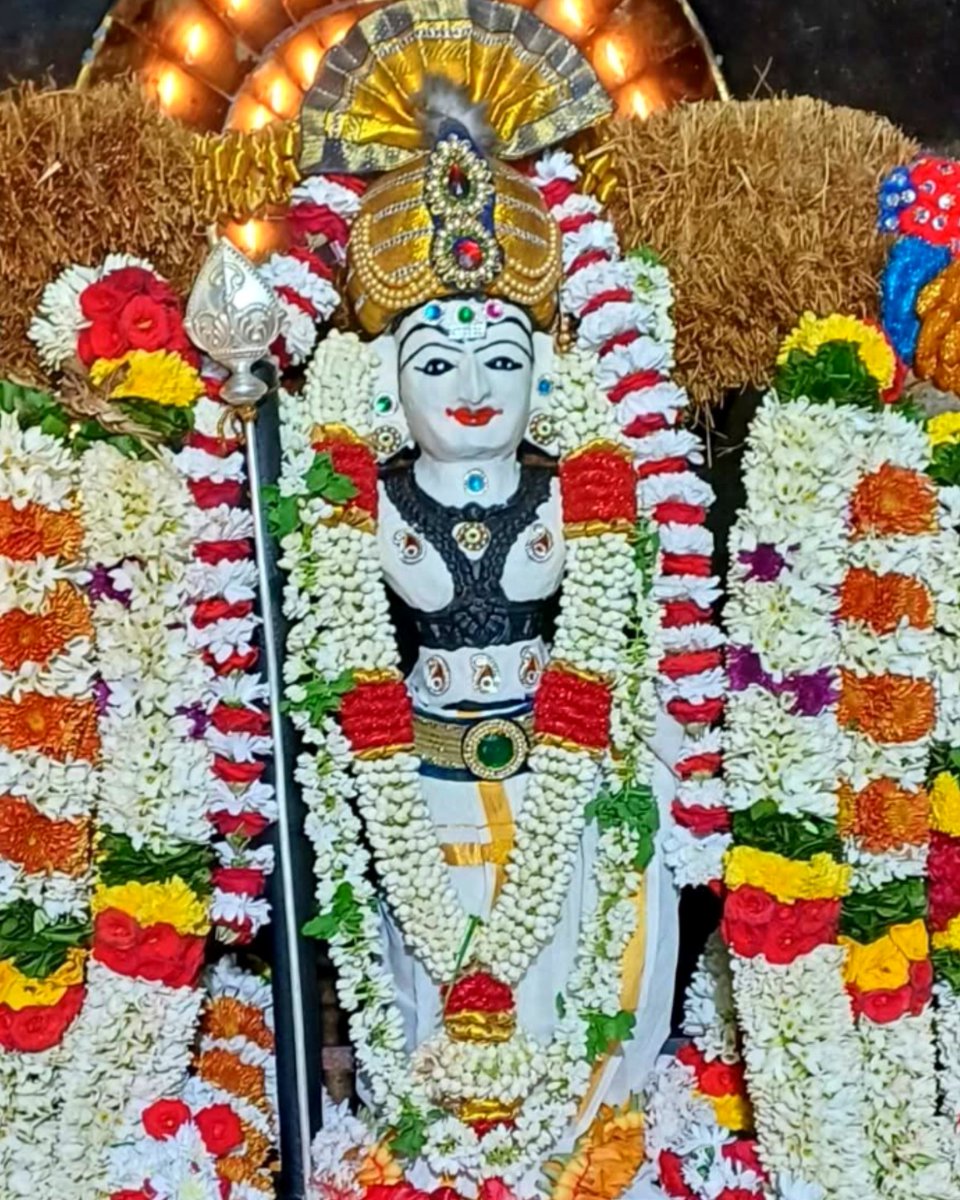 ChendurMuruga's tweet photo. சிற்பச்சிலையாக நிற்பவனே
வெள்ளைத் திருநீறில் 
அருளான விற்பனனே!

உனைப் பாடும் தொழிலின்றி
வேறு இல்லை!
எனைக் காக்க உனையின்றி யாருமில்லை முருகா!

#முருகாசரணம் 🐓🦚
#MurugaSaranam
#मुरुगा_चरणों
#murugansongs
#hindu #god #murugan
#tiruchendur #murugar 
#festival #hindufestival #hinduism https://t.co/UFQufUh1g6