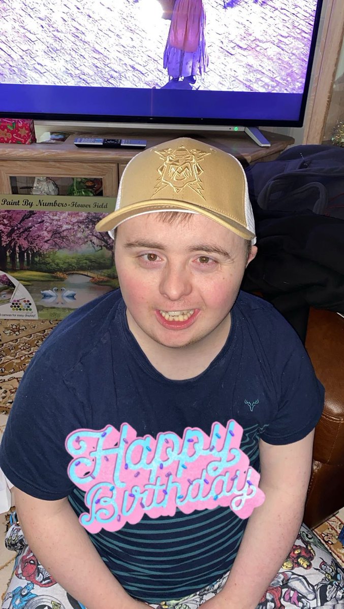 binzi612's tweet photo. Happy birthday to my baby bro Garry , one thing he’s asking for is @Critchlow11  to sign his new  cap , what you saying captain ? https://t.co/e7B3O4z9zN