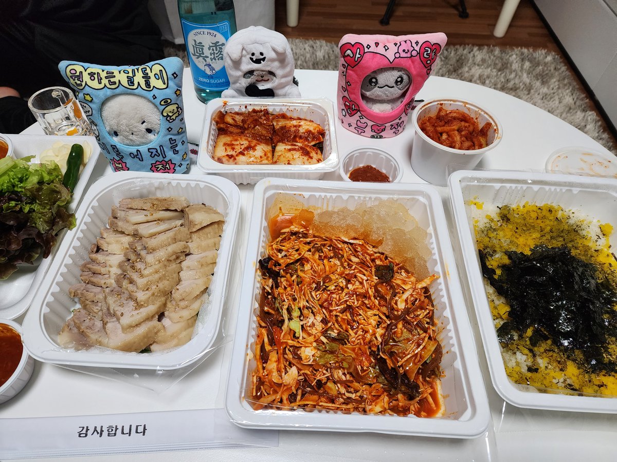 danbee0525's tweet photo. 둘이 세븐락 전야제....😍 https://t.co/hqfTOJGv6g
