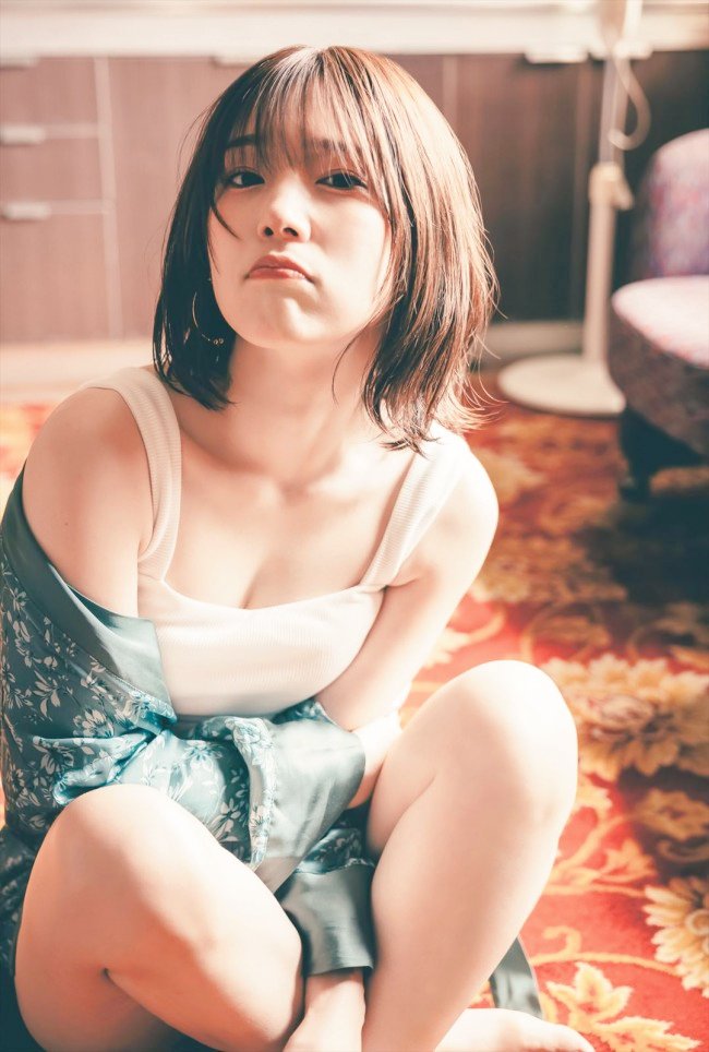 内田真礼さん 1st photobook 『まあやドキ』 で！ 脱 い で た から