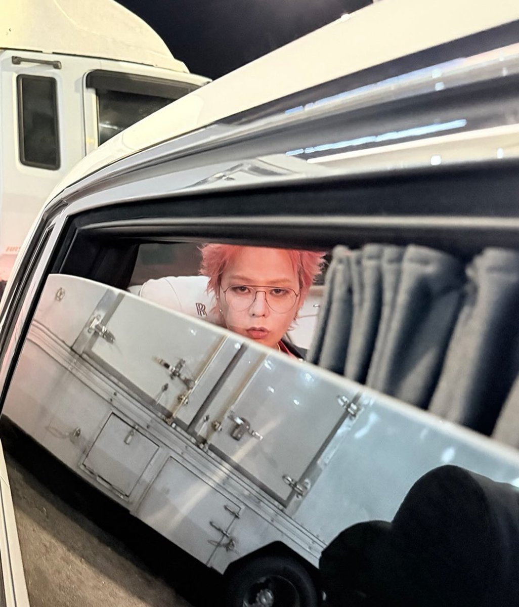 de_nnikz's tweet photo. GDRAGON                          GDRAGOFF https://t.co/ca7eYkA6xh