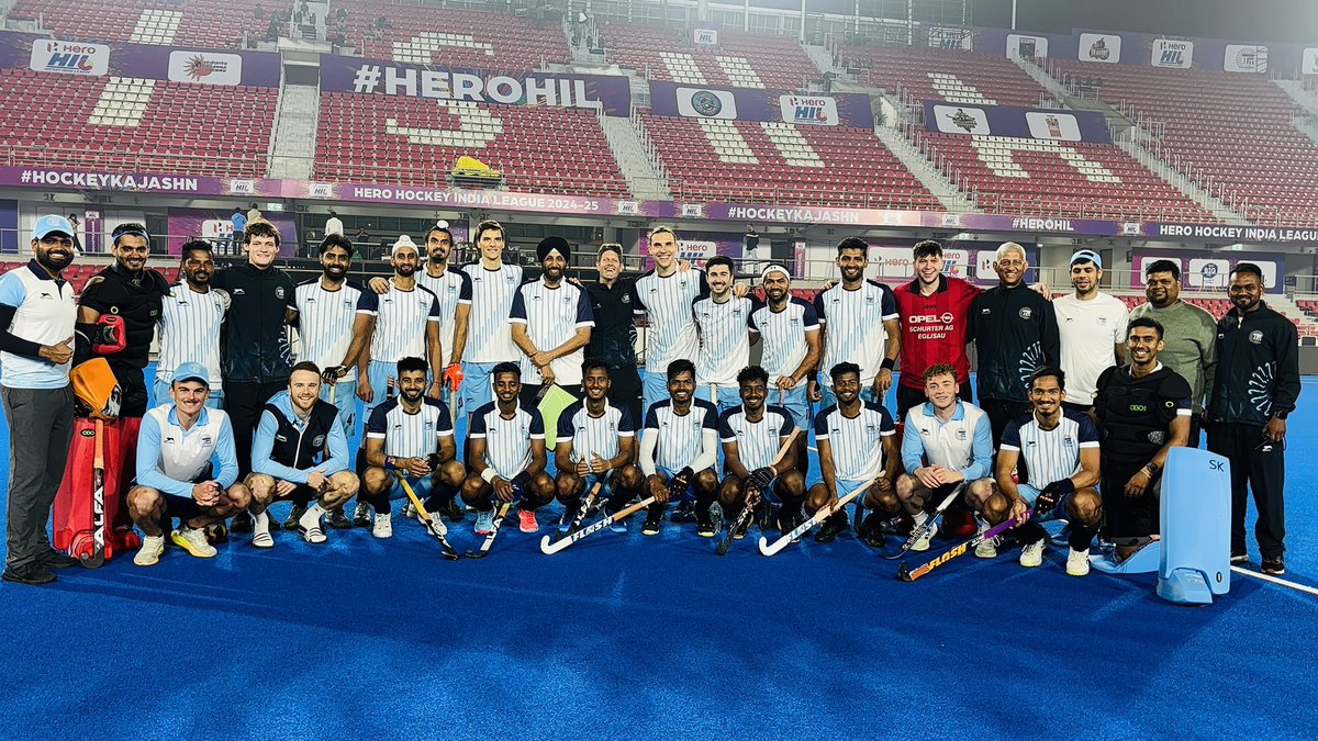 मैदान पर उतरने के लिए तैयार हैं हम।

अपने जोश से #TeamGonasika का हौंसला बढ़ाएं!

#TeamGonasikaVizag #IndiaKaGame #HockeyKaJashn