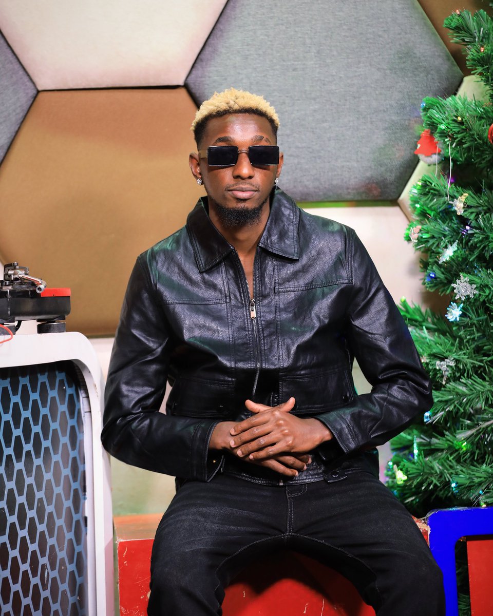 Issa Friday so we still on the memo of flexing this festive season on Uganda’s No. 1 <a href="/GalaxyFMUg/">100.2 Galaxy FM Zzina!</a>. So better tune in 7PM -8PM as I introduce the Galaxy End Of Year Countdown 😎

#GalaxyEndOfYearCountDown #GalaxyFM