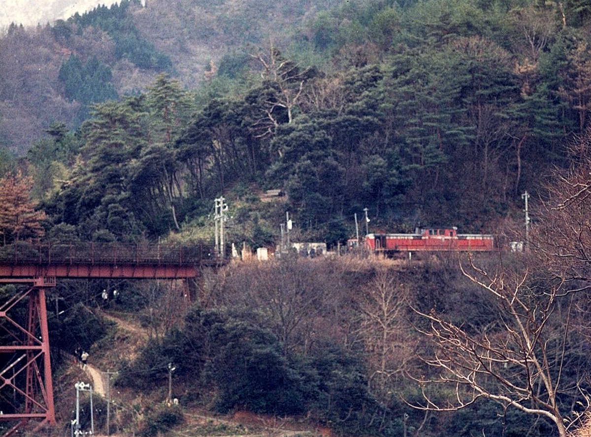 vzq03355's tweet image. あの事故から38年
＃余部鉄橋
86年12月28日
落ちなかったDD51 1187
津山まなびの鉄道館で保存中