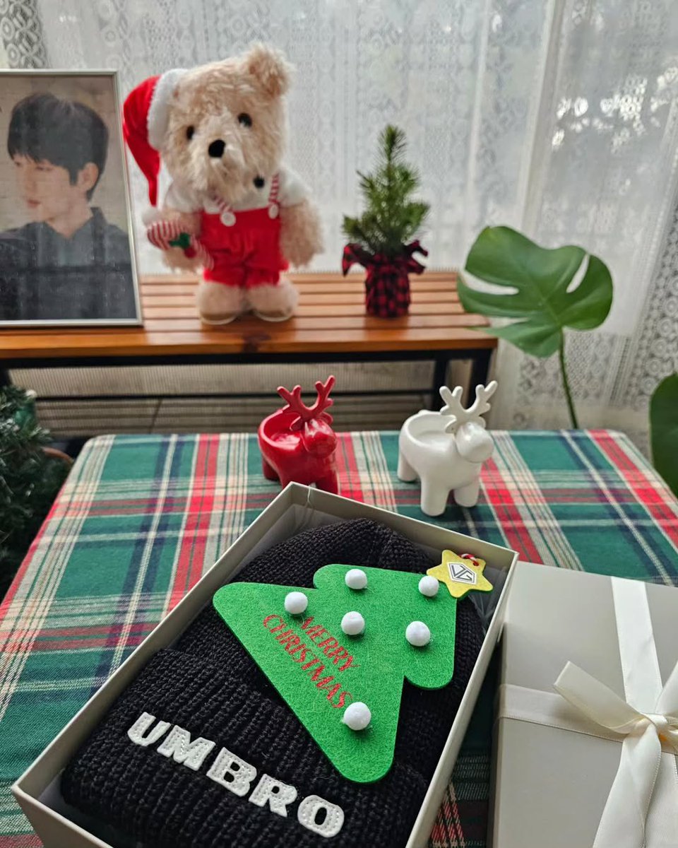 eMily28beBe's tweet photo. Repost @jg_soo_
내배우 오늘 정말
감동준다😭
크리스마스 선물🎄🎁
정말 이렇게 예쁠줄 알았어요❤️
예쁘게 써줘서 고마워요ㅠ
펜라이트도 너무 예뻐서 탐나네요😍👍
#이준기
@JGshock
https://t.co/0YhFm7J14G https://t.co/W8MPNfQHgQ