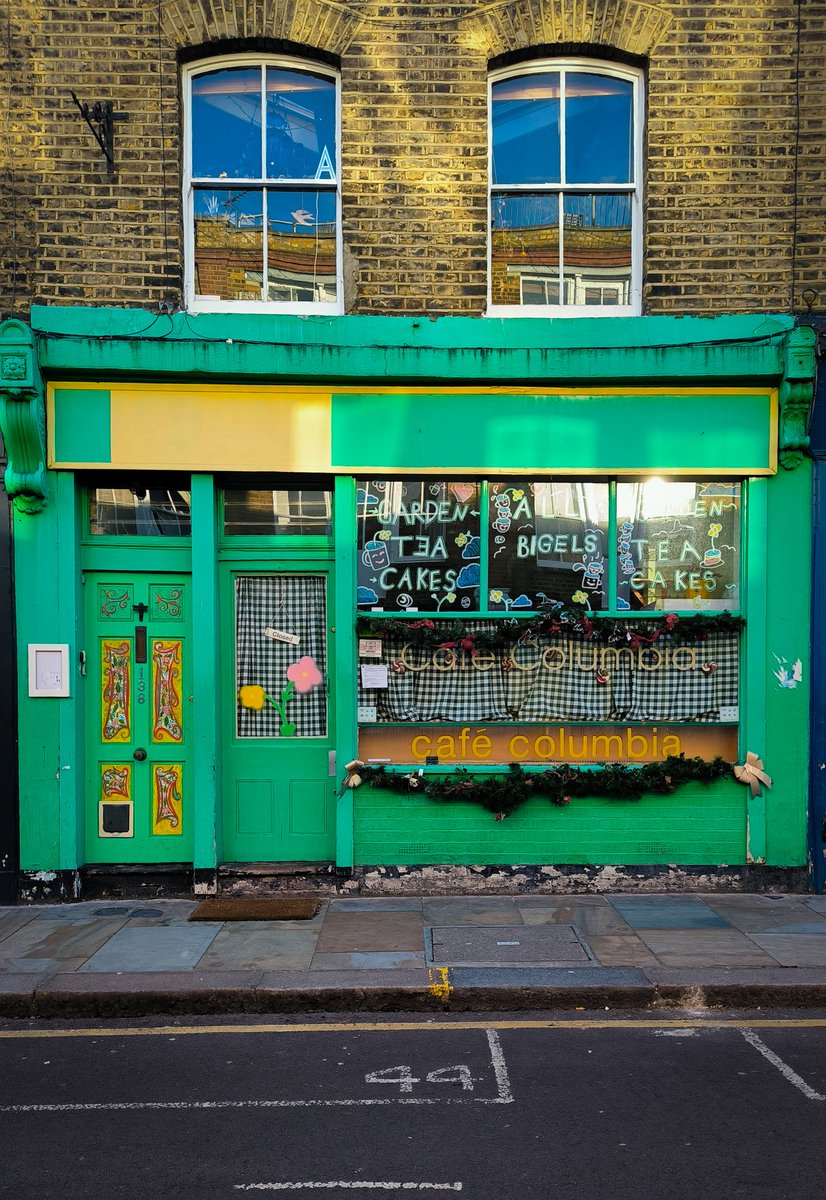 #ShopFrontFriday
- My fav café on columbia road (Lupo's at the end of the road is good too ☕☕)

(Tap for full photo)