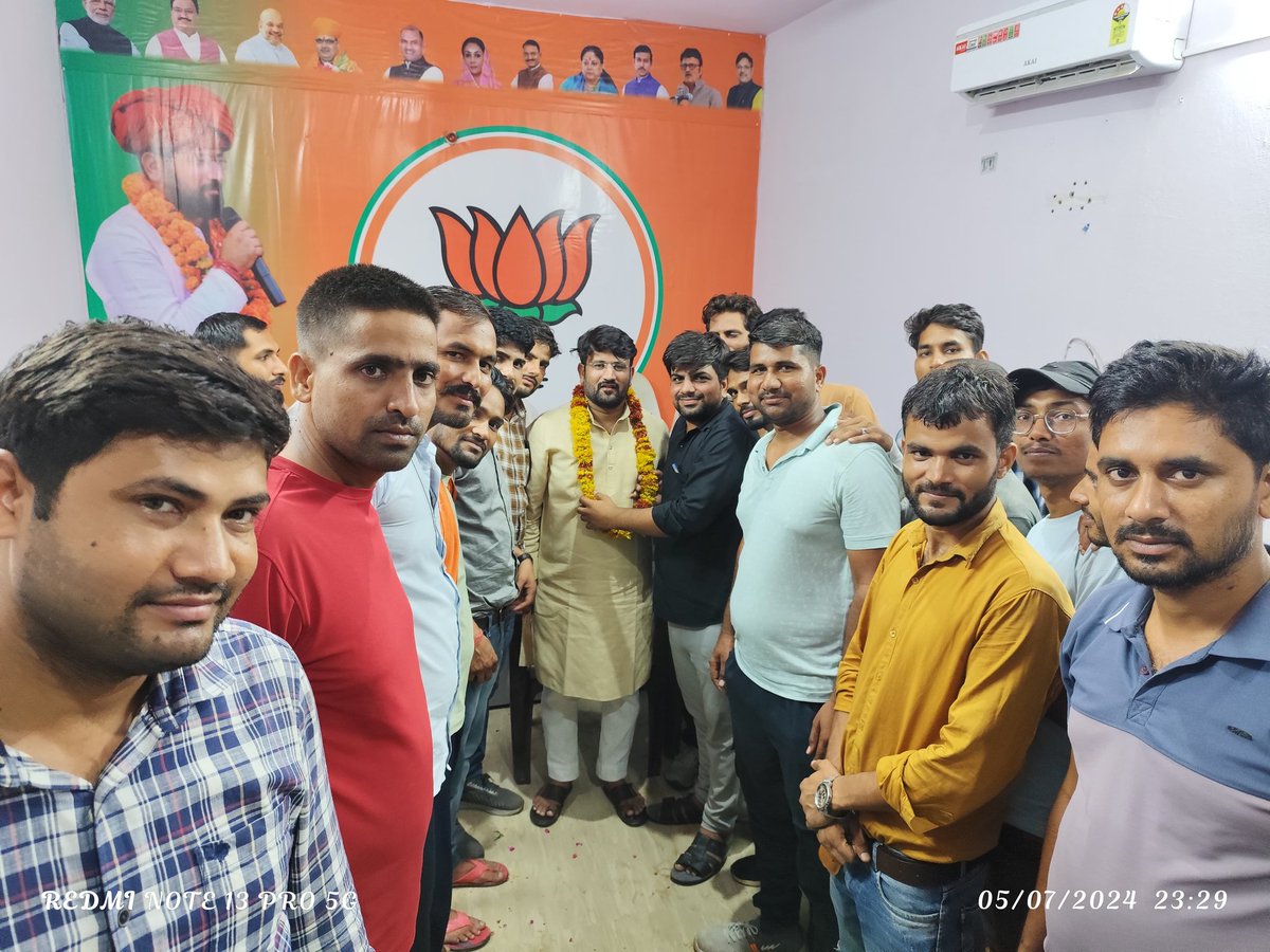 #REET L 1 के अभ्यर्थियों के साथ अन्याय क्यों 
जब L2रिजल्ट निकल सकताहै तो L1 का क्यों नहीं
पहले तो सरकार ने धोखा करके 1000 के लगभग वेटिंग के पद रख लिए
जो पद आए हैं अब उन पर भी रिजल्ट नहीं निकल रहे
क्या दोस है इन बेरोजगारों का
<a href="/TheUpenYadav/">Upen Yadav (मोदी का परिवार)</a> <a href="/ASHOKNALPURIA/">Ashok Choudhary 🇮🇳</a> 
<a href="/alokrajRSSB/">Alok Raj</a> 
<a href="/BadhalDr/">डॉ भाग चन्द बधाल DR BHAG CHAND BADHAL, RAS</a>